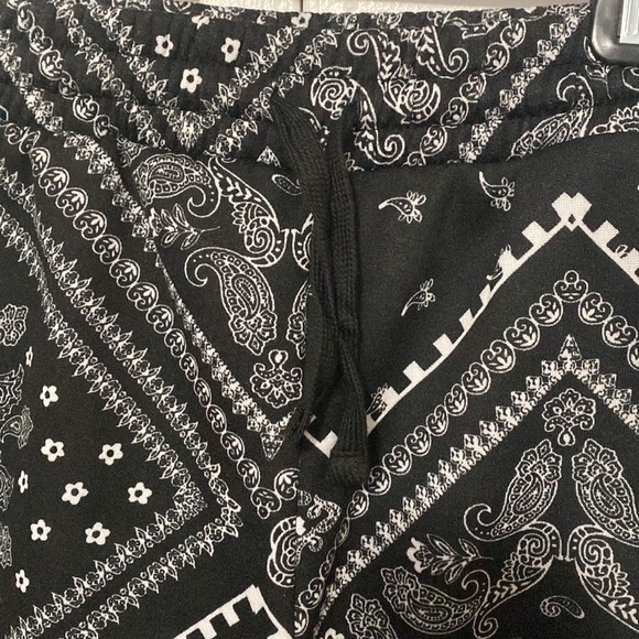 NWT paisley print biker short - Picture 5 of 8